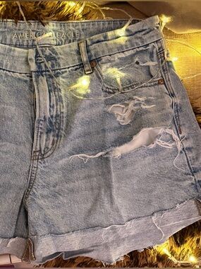 American Eagle Outfitters Light Blue Distressed Women’s Relaxed Jeans